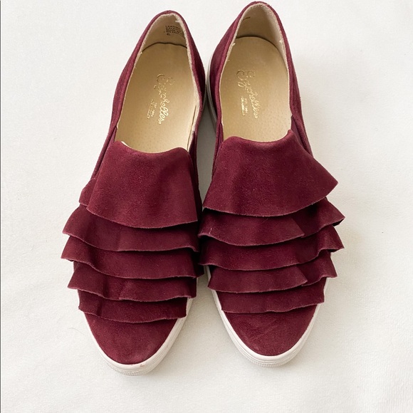 SEYCHELLES quake suede slip on ruffle sneaker - Picture 5 of 9